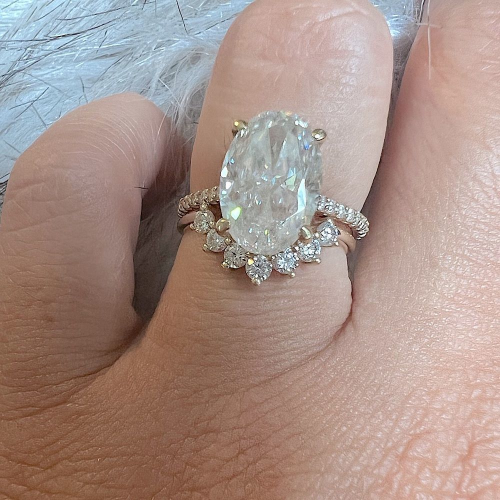 4ct oval cut crushed iced sparkling engagement ring set - Picture 4 of 17